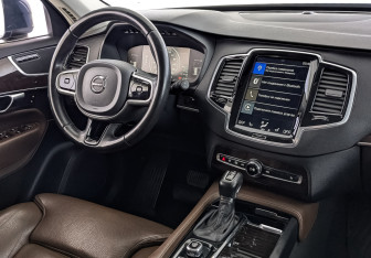 Подержанный автомобиль Volvo XC90 2018 года (29 фото)