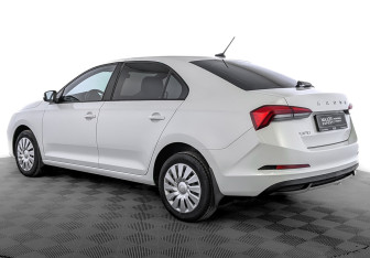 Подержанный автомобиль Skoda Rapid Liftback 2022 года (7 фото)