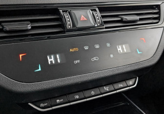 Подержанный автомобиль Hongqi HS5 2023 года (27 фото)