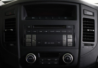 Подержанный автомобиль Mitsubishi Pajero 2012 года (8 фото)