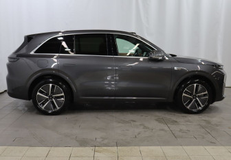 Подержанный автомобиль LiXiang L6 2024 года (7 фото)