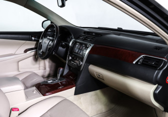 Подержанный автомобиль Toyota Camry Sedan 2012 года (11 фото)