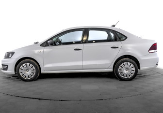 Подержанный автомобиль Volkswagen Polo Sedan 2019 года (8 фото)