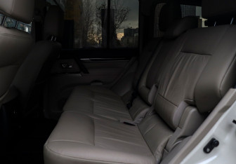 Подержанный автомобиль Mitsubishi Pajero 2020 года (11 фото)