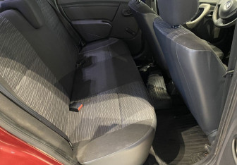 Подержанный автомобиль Renault Logan Sedan 2011 года (11 фото)