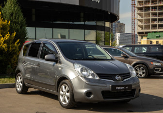 Подержанный автомобиль Nissan Note 2011 года (2 фото)