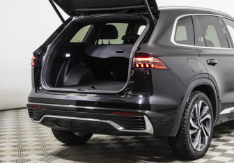 Подержанный автомобиль Geely Monjaro 2024 года (26 фото)