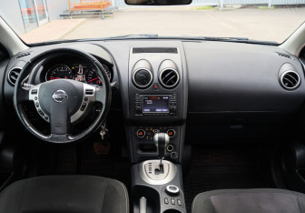 Подержанный автомобиль Nissan Qashqai 2012 года (9 фото)
