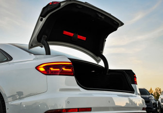 Подержанный автомобиль Audi S8 2020 года (22 фото)