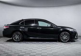 Подержанный автомобиль Toyota Camry Sedan 2023 года (4 фото)