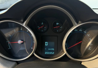 Подержанный автомобиль Chevrolet Cruze Sedan 2011 года (12 фото)