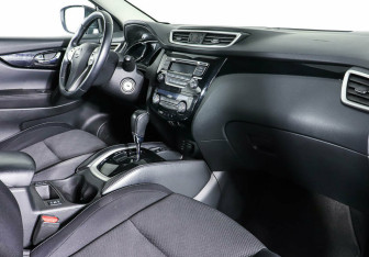 Подержанный автомобиль Nissan Qashqai 2017 года (9 фото)