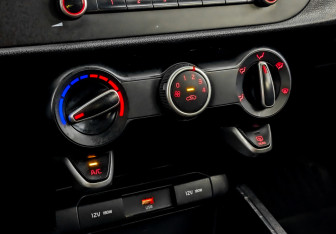 Подержанный автомобиль Kia Rio Hatchback 2021 года (25 фото)