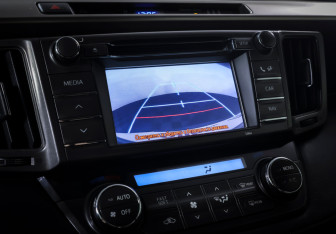 Подержанный автомобиль Toyota RAV4 2013 года (15 фото)