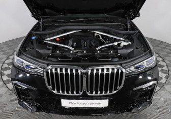 Подержанный автомобиль BMW X7 2021 года (10 фото)