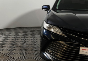 Подержанный автомобиль Toyota Camry Sedan 2019 года (16 фото)