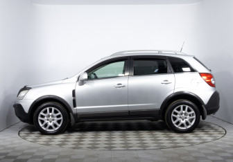 Подержанный автомобиль Opel Antara 2010 года (8 фото)
