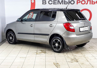 Подержанный автомобиль Skoda Fabia Hatchback 2014 года (6 фото)