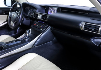 Подержанный автомобиль Lexus IS Sedan 2014 года (10 фото)