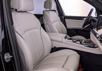 Подержанный автомобиль BMW X7 2024 года (24 фото)