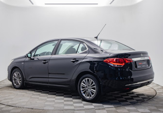 Подержанный автомобиль Citroen C4 Sedan 2013 года (3 фото)
