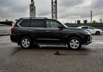 Подержанный автомобиль Lexus LX 2016 года (4 фото)