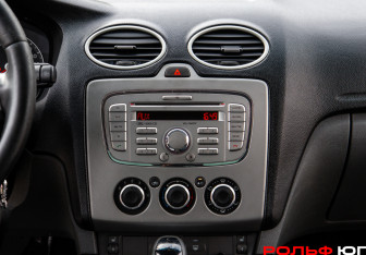 Подержанный автомобиль Ford Focus Sedan 2007 года (11 фото)