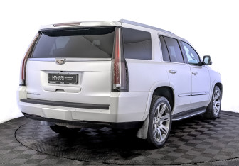 Подержанный автомобиль Cadillac Escalade Suv 2016 года (5 фото)
