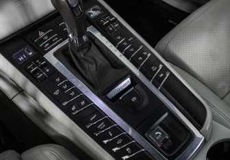 Подержанный автомобиль Porsche Macan 2016 года (15 фото)