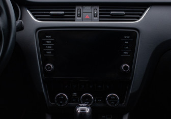 Подержанный автомобиль Skoda Octavia Liftback 2019 года (14 фото)