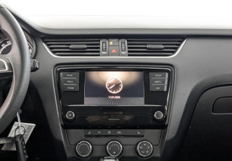 Подержанный автомобиль Skoda Octavia Liftback 2018 года (17 фото)