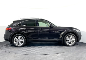 Подержанный автомобиль Infiniti QX70 2014 года (4 фото)