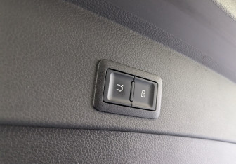 Новый Hongqi E-HS9 2021 (11 фото)