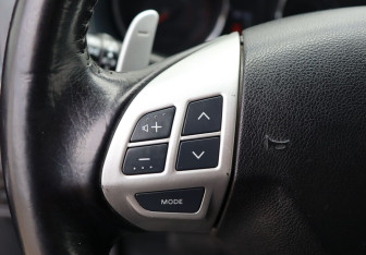 Подержанный автомобиль Peugeot 4007 2010 года (16 фото)