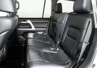 Подержанный автомобиль Toyota Land Cruiser Suv 2015 года (23 фото)