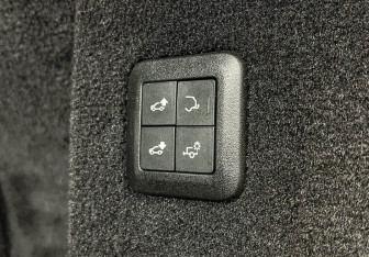 Подержанный автомобиль Land Rover Range Rover Sport 2018 года (22 фото)