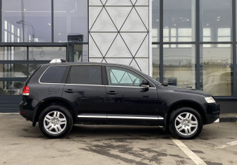 Подержанный автомобиль Volkswagen Touareg 2004 года (4 фото)