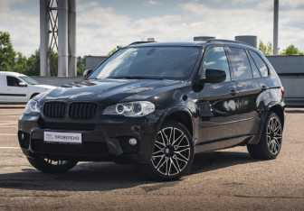 Подержанный автомобиль BMW X5 2011 года (1 фото)