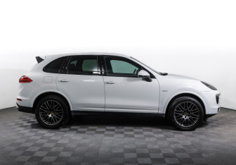 Подержанный автомобиль Porsche Cayenne 2017 года (4 фото)