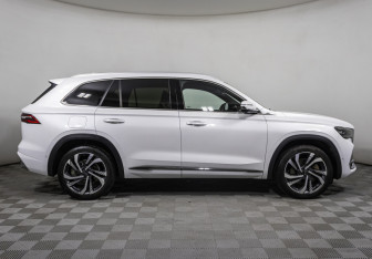 Подержанный автомобиль Geely Monjaro 2023 года (4 фото)