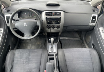 Подержанный автомобиль Suzuki Liana Wagon 2005 года (10 фото)