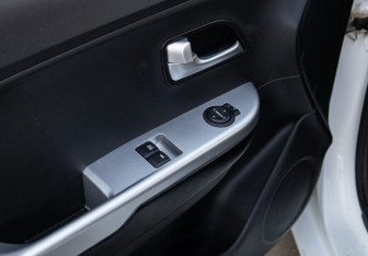 Подержанный автомобиль Kia Rio Hatchback 2014 года (15 фото)