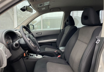 Подержанный автомобиль Nissan X-Trail 2008 года (20 фото)