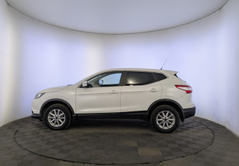 Подержанный автомобиль Nissan Qashqai 2016 года (8 фото)
