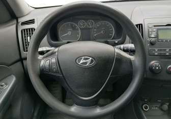 Подержанный автомобиль Hyundai i30 Hatchback 2010 года (12 фото)
