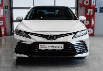 Подержанный автомобиль Toyota Camry Sedan 2022 года (2 фото)