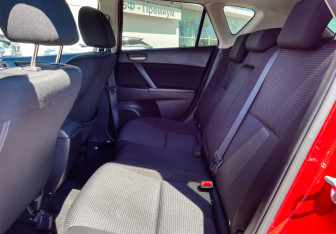 Подержанный автомобиль Mazda 3 Hatchback 2012 года (10 фото)