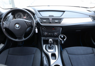 Подержанный автомобиль BMW X1 2013 года (14 фото)