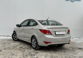 Подержанный автомобиль Hyundai Solaris Sedan 2015 года (7 фото)