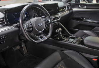 Подержанный автомобиль Kia K5 2020 года (15 фото)
